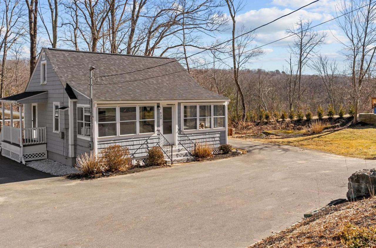 Cozy Cape In Smithfield, Ri Villa Exterior photo